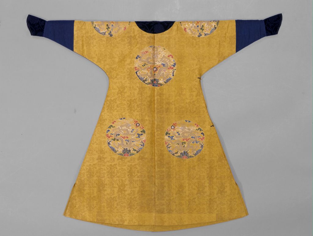 图片[2]-Yellow eight groups of colorful clouds, golden dragon makeup, flower gauze robe-China Archive